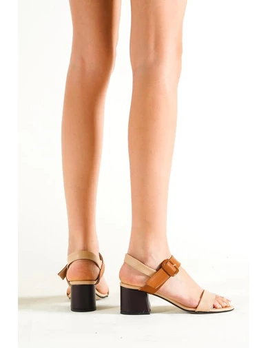 Needion - Bayan Kahverengi Renkli Toka Detaylı Sandalet