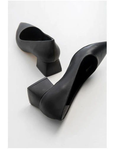Needion - Kadın Kısa Topuk Kapalı Ayakkabı SIYAH ERC2212015