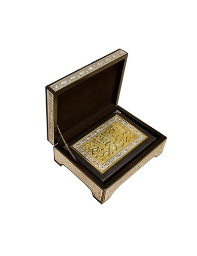 Needion - Lüks Hediye Sandıklı ve Rahleli Gümüş-Altın Kaplama Kur'an-ı Kerim (Hafız Boy)  Mühürlü ( 14x24.5 cm )