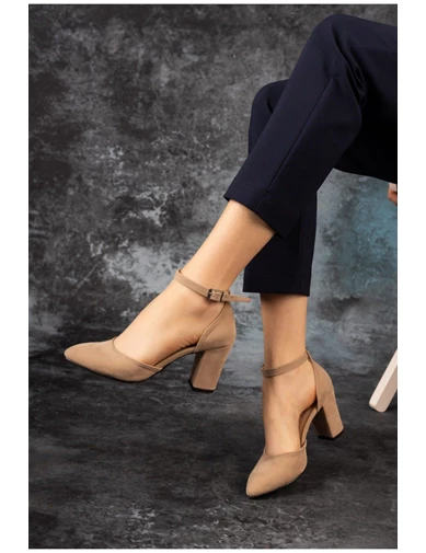 Needion - Merve BAŞ Ten Süet Yüksek  Kalın Topuk Kadın Klasik Topuklu Ayakkabı